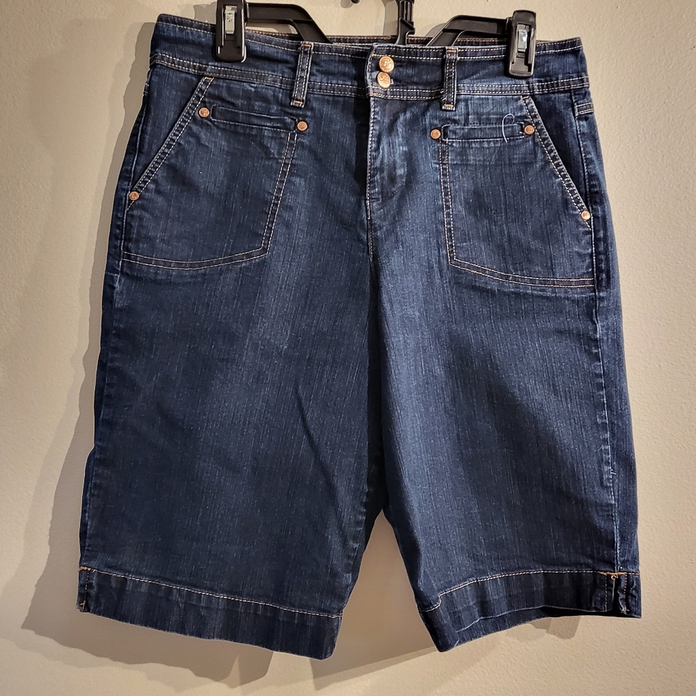 STYLE&CO. WOMEN'S TUMMY CONTROL Dark Blue Denim Jeans Shorts. size 10